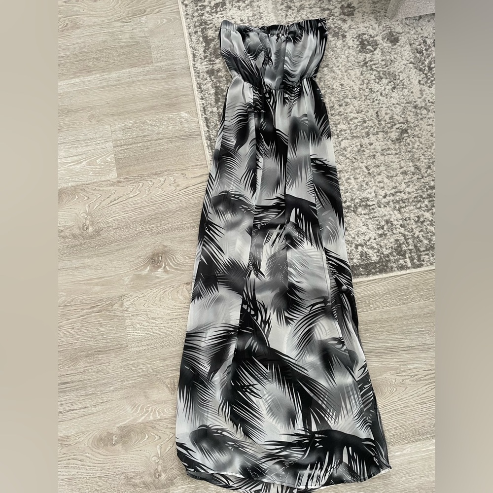 3/$40 Strapless maxi dress. Sz 4.
